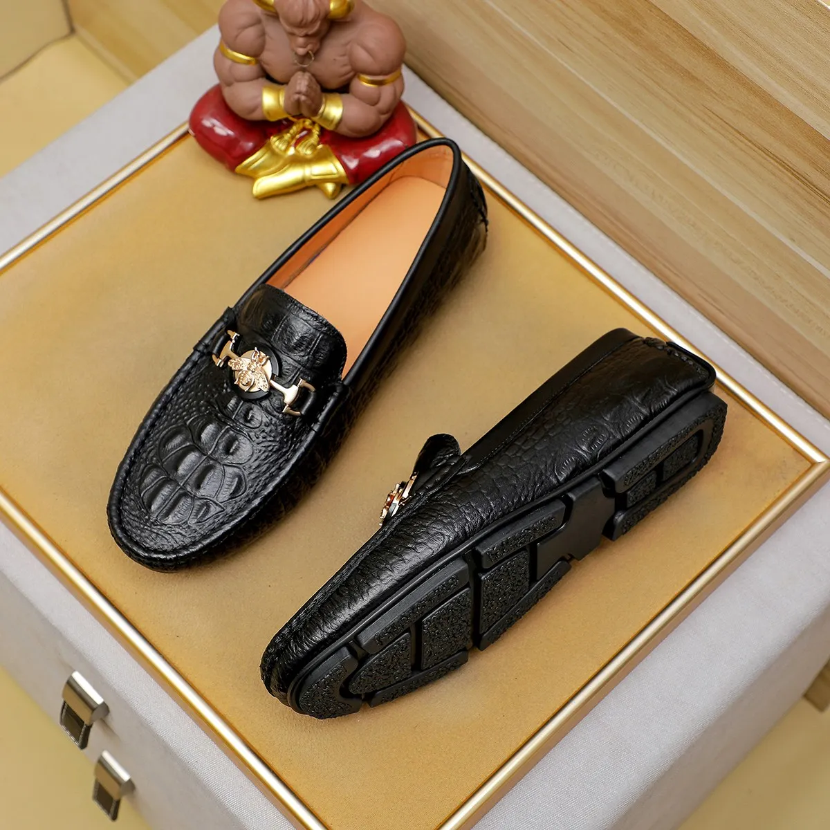 Men's shoes 💰360💰💰GUCCI Gucci official website synchronizes the latest model 🛃The upper is made of imported cowhide, 🐷leather lining, rubber outsole, 🎩🎩top-notch handcrafted workmanship with fine stitches and threads🔍definitely satisfy those perfectionist men who pursue high luxury quality 👏 Colors available! Code number 38-45 Large quantity in stock